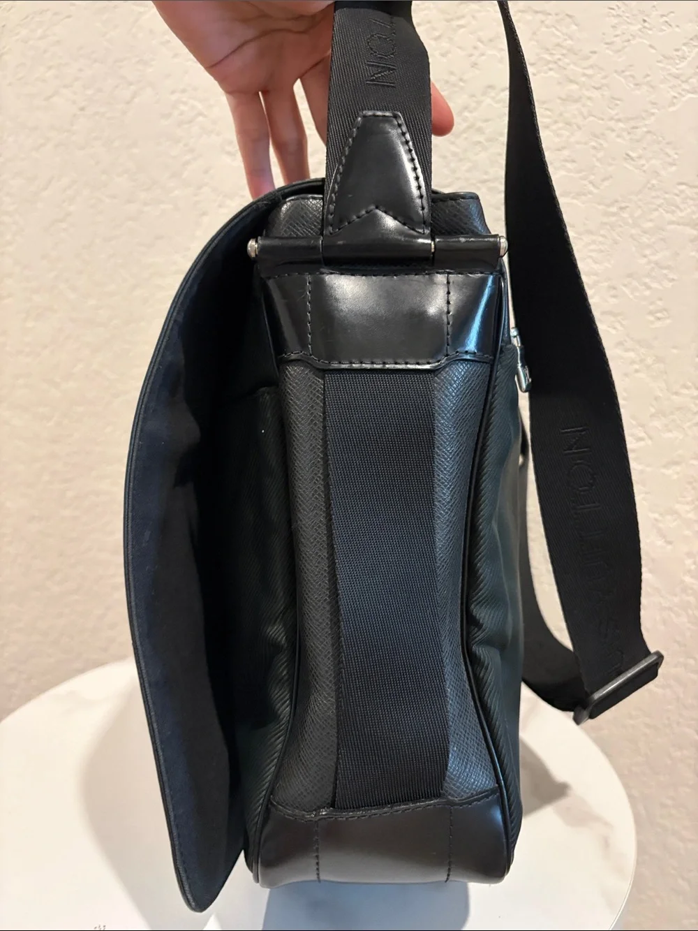 Louis Vuitton Viktor Taiga Leather/Nylon Dark Green LV Shoulder Bag